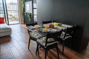 Stylish Downtown Retreat City Views+Prime Location - Image 3