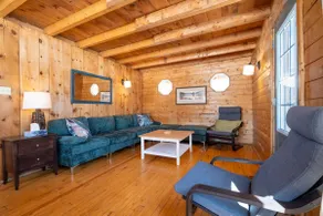 Off-Grid Lakefront | Year-Round Escape - Image 5