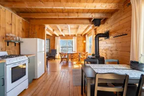 Off-Grid Lakefront | Year-Round Escape - Image 3