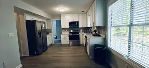 Nice 4BR Retreat | Sleeps 10 - Image 4
