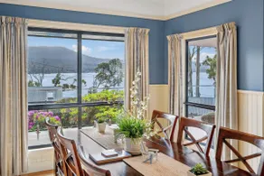 Bruny Island Retreat Tasmania- Stunning bay views - Image 3