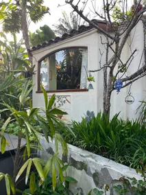 Charming Tiny House in Tropical Garden - Image 4