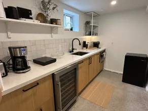 Cosy Bsmt Suite - Walk to Lake, High Park & Subway - Image 4