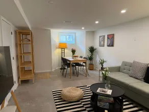 Cosy Bsmt Suite - Walk to Lake, High Park & Subway - Image 2