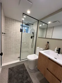 Cosy Bsmt Suite - Walk to Lake, High Park & Subway - Image 5