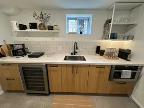 Cosy Bsmt Suite - Walk to Lake, High Park & Subway - Image 3
