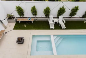 Hamptons in Torquay - 5 bath, Pool & Theatre! - Image 4