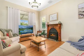 Marianna's Lakeside Cottage - Image 5