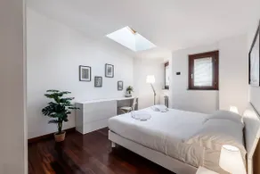 StayEasy Sesia5 - 4 Bedrooms Penthouse, 2 baths - Image 3
