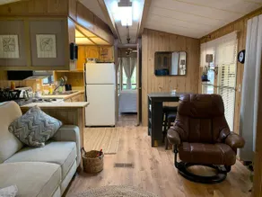 55+ Seniors Only -Pet Friendly -Safe -Clean Unit - Image 3