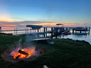 Lakefront! Private Dock! Water toys! Sleeps 14! - Image 2