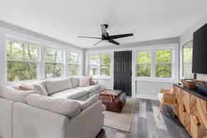Luxury Home for Entertaining in Midtown Manor - Image 4