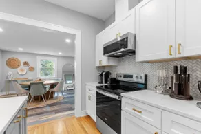 Luxury Home for Entertaining in Midtown Manor - Image 3