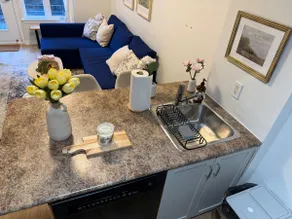 The Little Gallery Suite, Cozy Living in the Core - Image 5