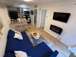 The Little Gallery Suite, Cozy Living in the Core - Image 3