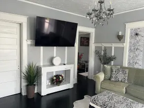 Silver swan in Riverwest! - Image 4