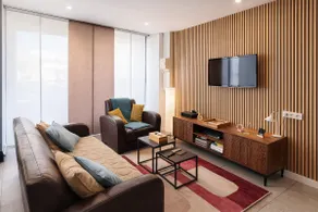 Chic & Cozy - 2 Rooms Ideally Located - Image 2