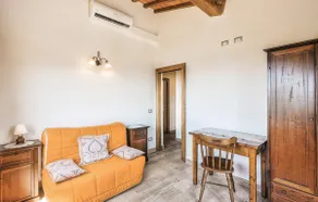 3 bedroom gorgeous home in Montecatini Val Di Cec - Image 4