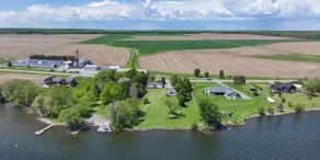 Private Hay Bay Waterfront Napanee with Pool and Dock - Image 2