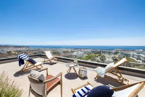 Luxury Penthouse with Jacuzzi, Sea View and Gym - Image 4