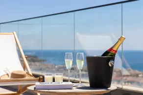 Luxury Penthouse with Jacuzzi, Sea View and Gym - Image 5