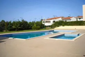 Villa with pool near the beach - Image 3