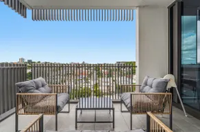 2B2B Apt | Eats, Grocery & Bars Right Outside - Image 3