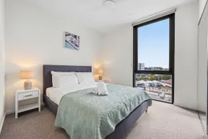 2B2B Apt | Eats, Grocery & Bars Right Outside - Image 5