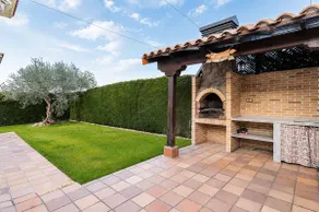 Chalet with barbecue, cellar and projector - Image 2