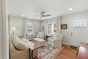 Charming West Main Cottage w/ Private Backyard - Image 2
