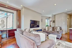 Stately 2BR apartment with walls of windows & AC - Image 3