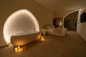 Aelia Suite Romantic Jacuzzi Retreat Private Stay - Image 5