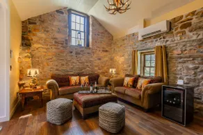 Historic 1774 Colonial Log Cabin in Bear Valley - Image 3