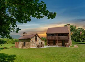 Historic 1774 Colonial Log Cabin in Bear Valley - Image 4