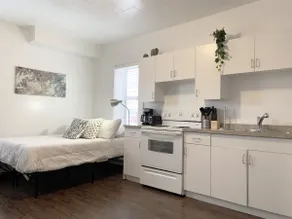Cozy Studio Perfect for Business Travelers Downtown - Image 2