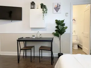 Cozy Studio Perfect for Business Travelers Downtown - Image 5