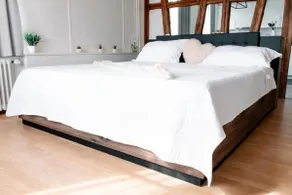 Cozy vacation apartment with lake view - Image 3