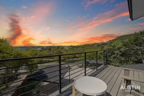 Stylish Lake Travis Stay Mins to The Oasis & More - Image 2