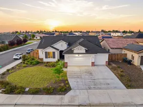 New 2023/Large4BR+Bonus bedRoom/EV charge/Shopping - Image 3