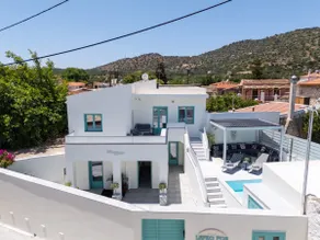 Luxurious villa with huge garden & private Heated pool in paradise environment - Image 4
