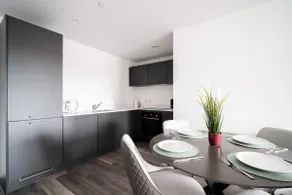Elegant High Rise Retreat Stylish 2-Bed 2-Bath - Image 4
