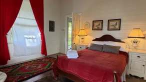 Vintage Mountain Cottage with Incredible View - Image 3