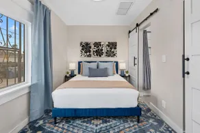 Newly Remodeled University Downtown Home Epic - Image 2