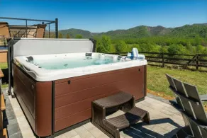 4BR Stay w/ Hot Tub & Amazing Mountain Views - Image 3