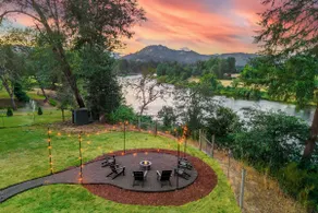 Umpqua Riverfront Retreat 2 King Beds Patio View - Image 2