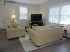 1-bd Sandwich apartment in duplex w/ AC,WiFi,Porch - Image 4