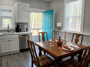 1-bd Sandwich apartment in duplex w/ AC,WiFi,Porch - Image 2