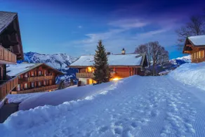 Charming Alpine Chalet with Mountain Views - Image 3