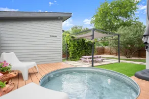 Cowboy Pool + Walk to Square | Sleeps 8 - Image 2