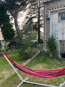 Cozy 1-bedroom accommodation with private garden - Image 3